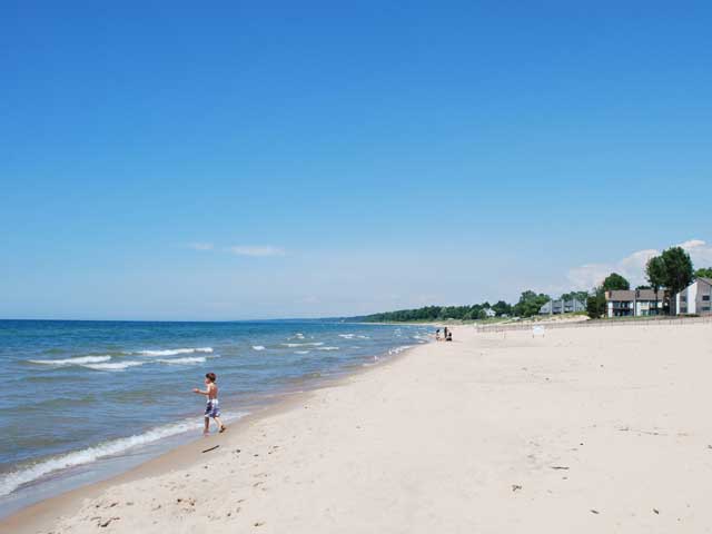 South Haven Beach - Harbor Club South Haven